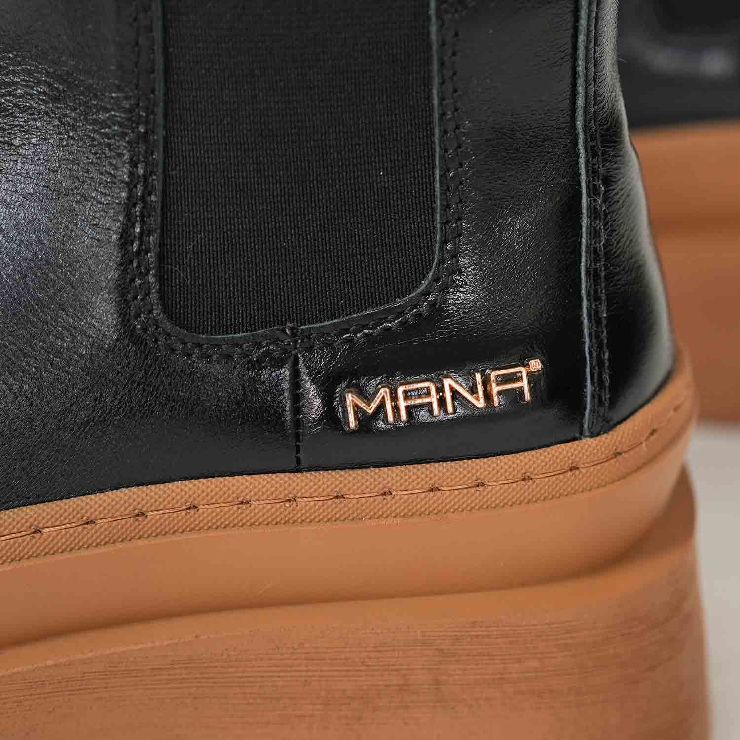 547084 Chunky sole side gore boots