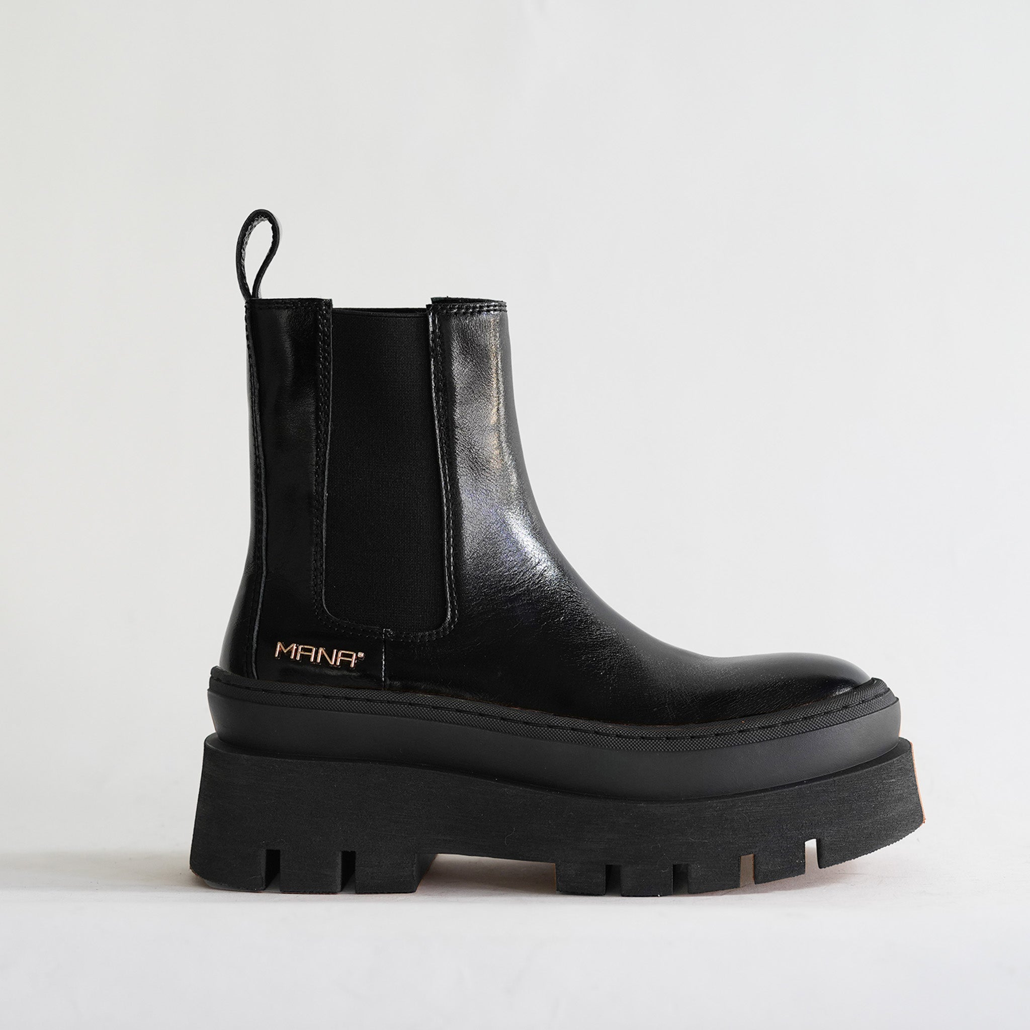 547084 Chunky sole side gore boots