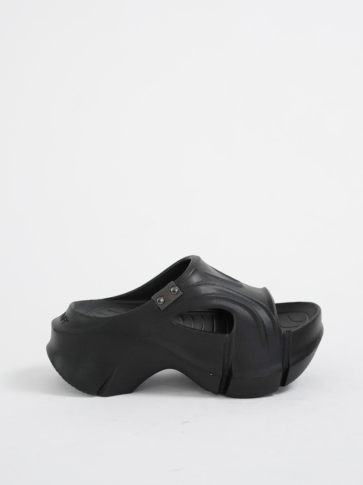 562196 パデットボリュームソールサンダル