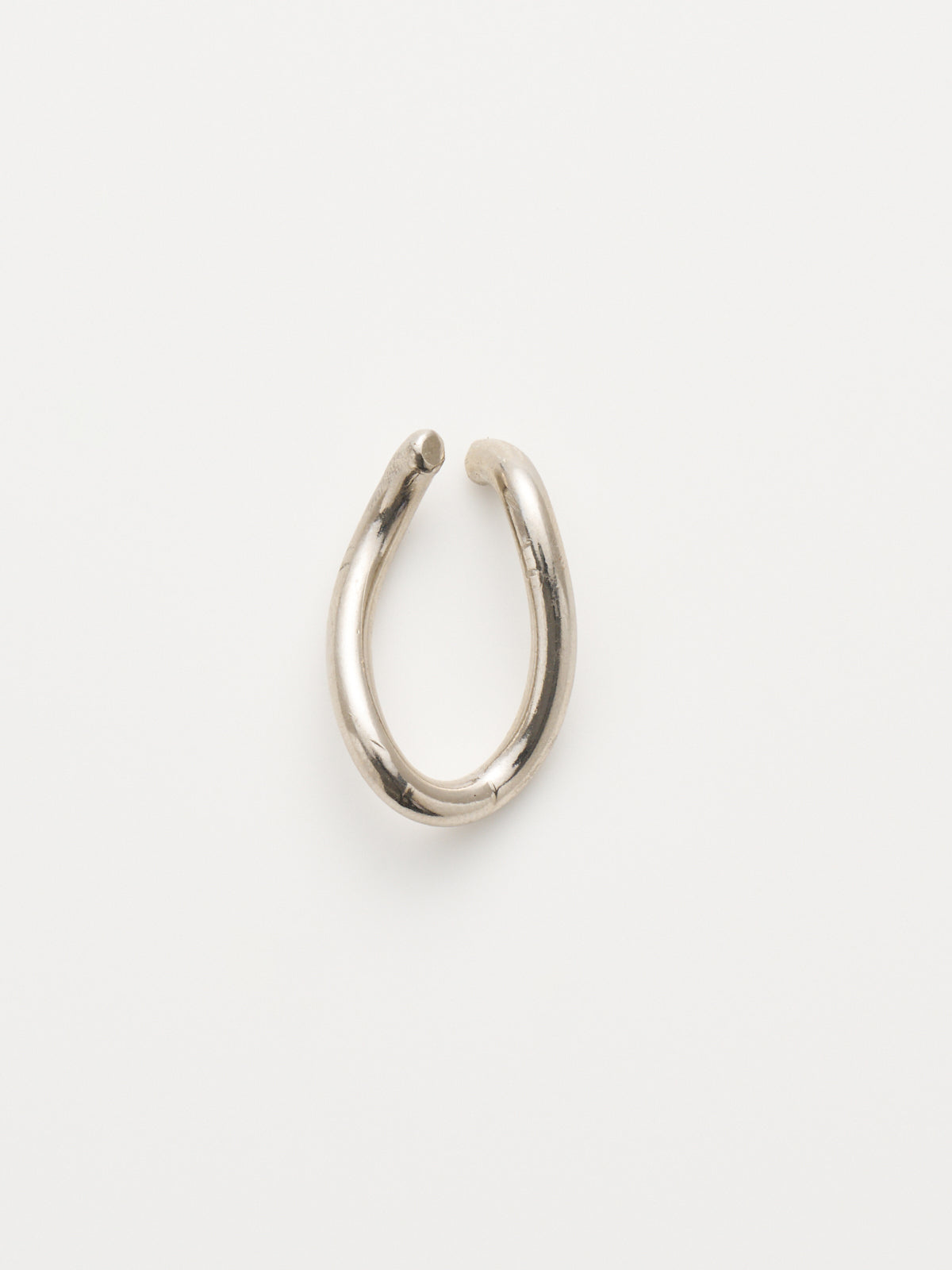 550212 twist ear cuff