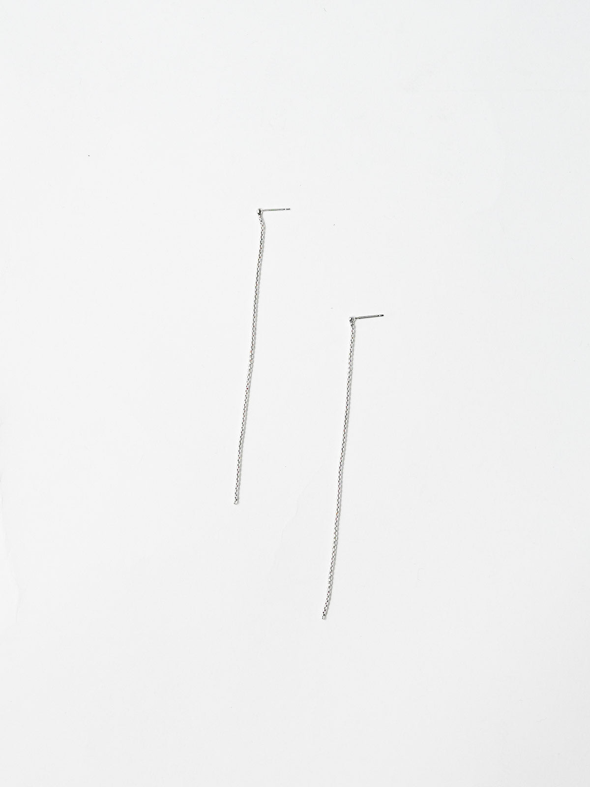 550285 Skin long earrings