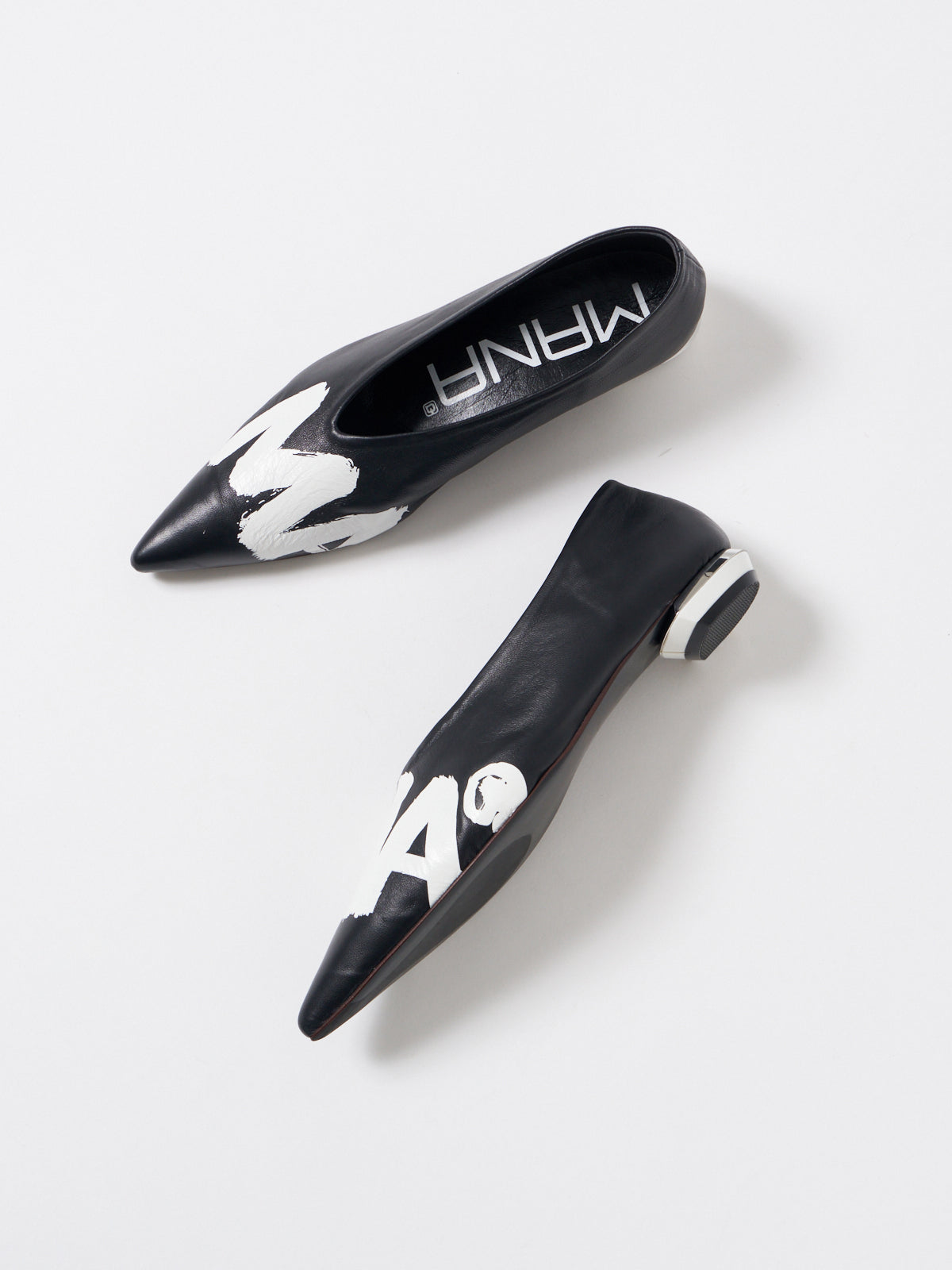 551196 Logo pumps