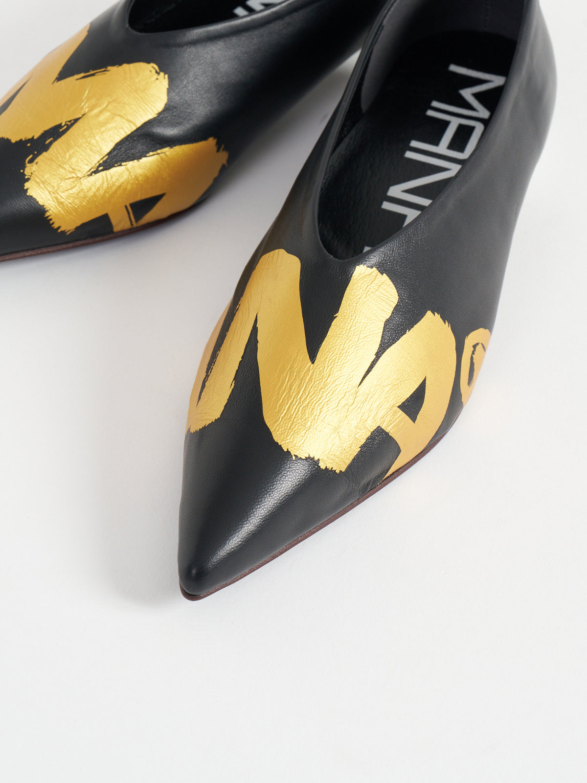 551196 Logo pumps