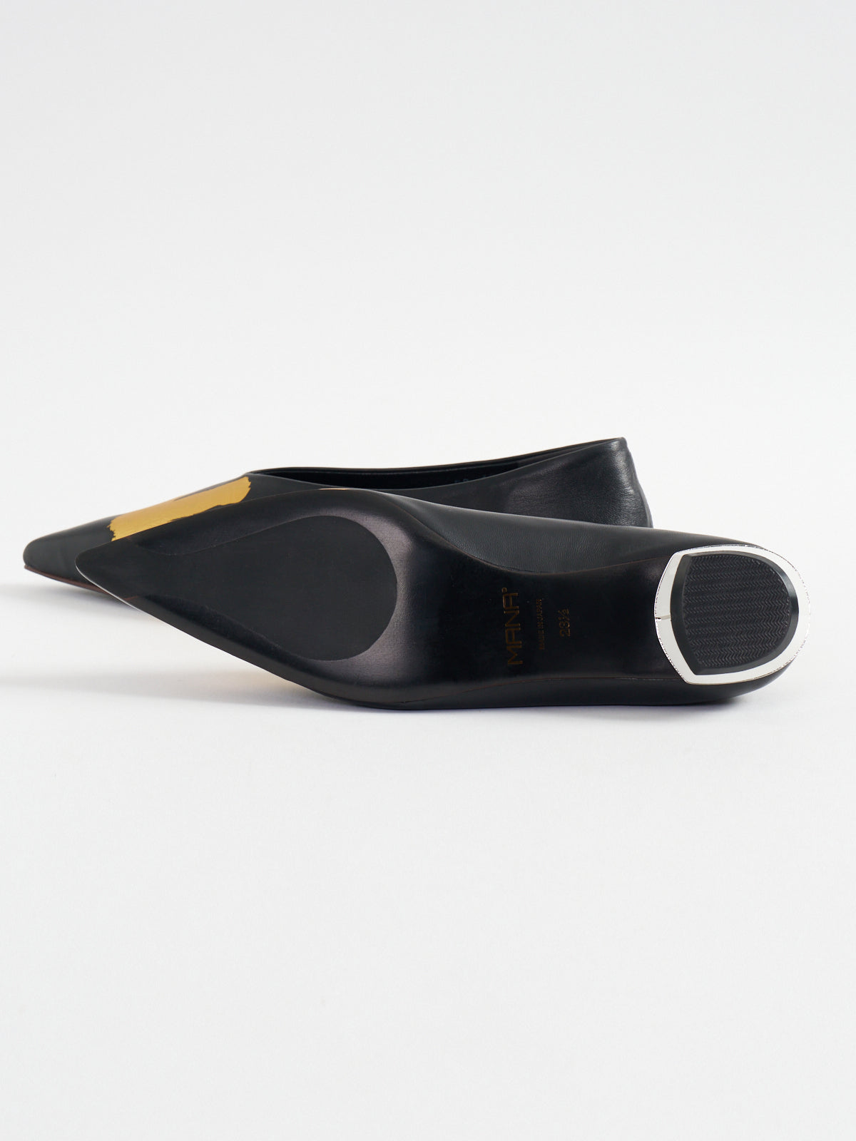 551196 Logo pumps