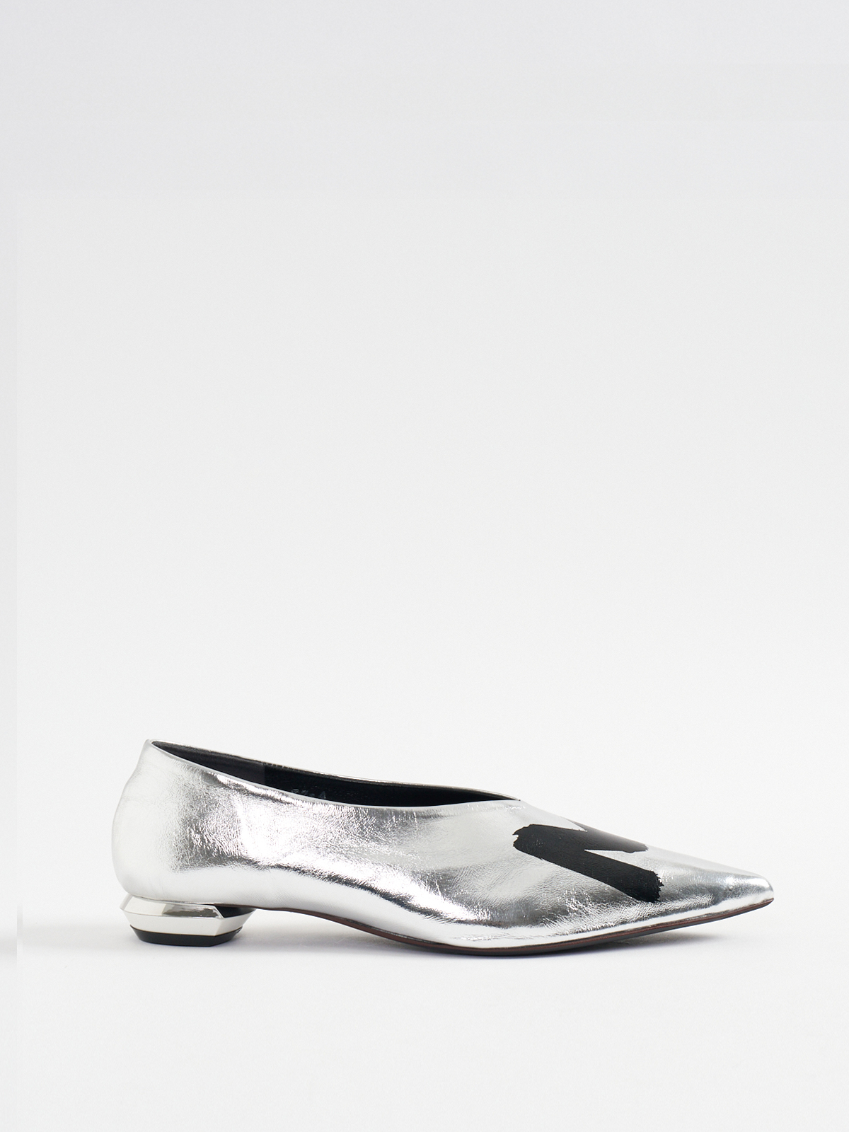 551196 Logo pumps