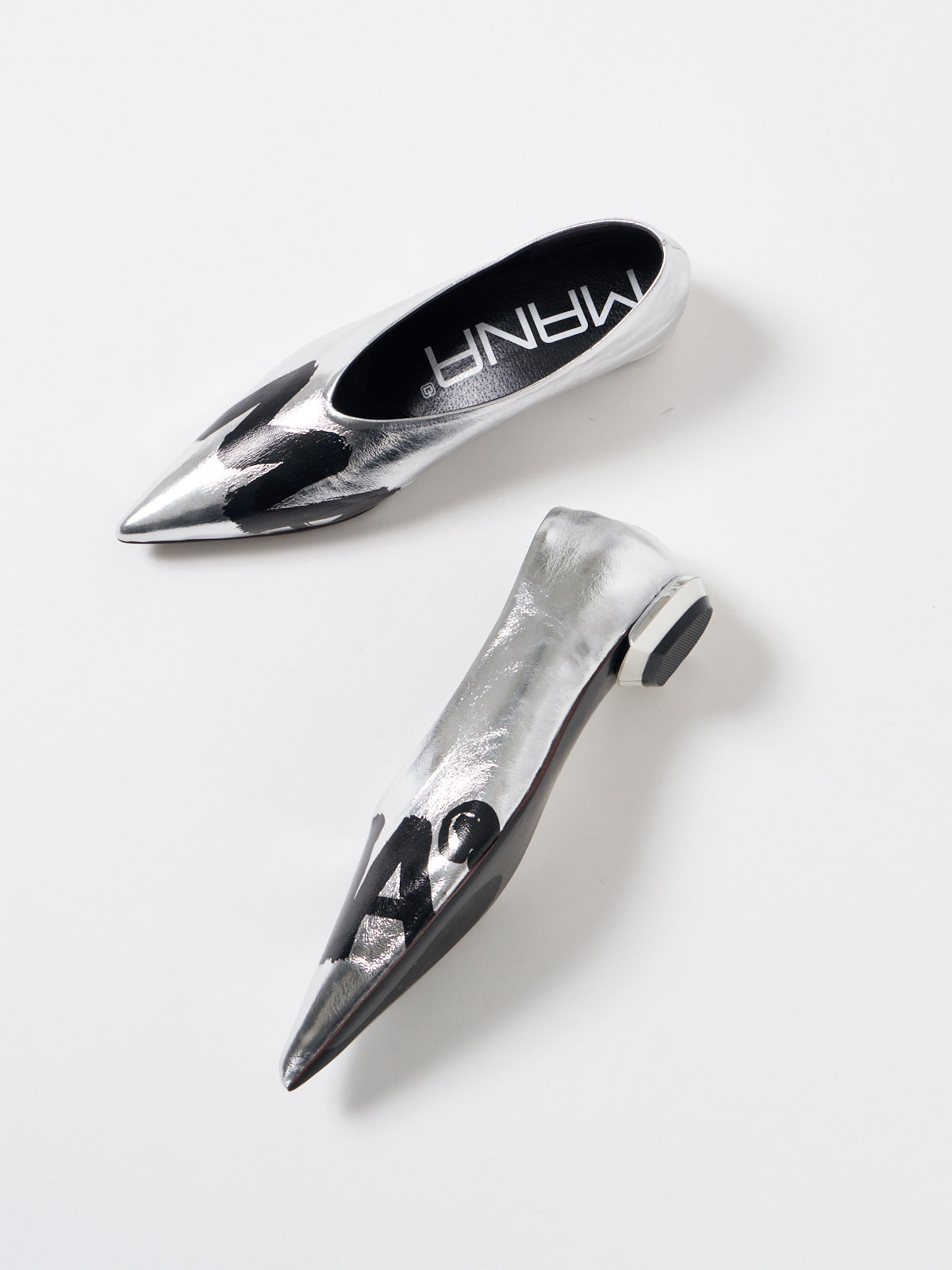 551196 Logo pumps