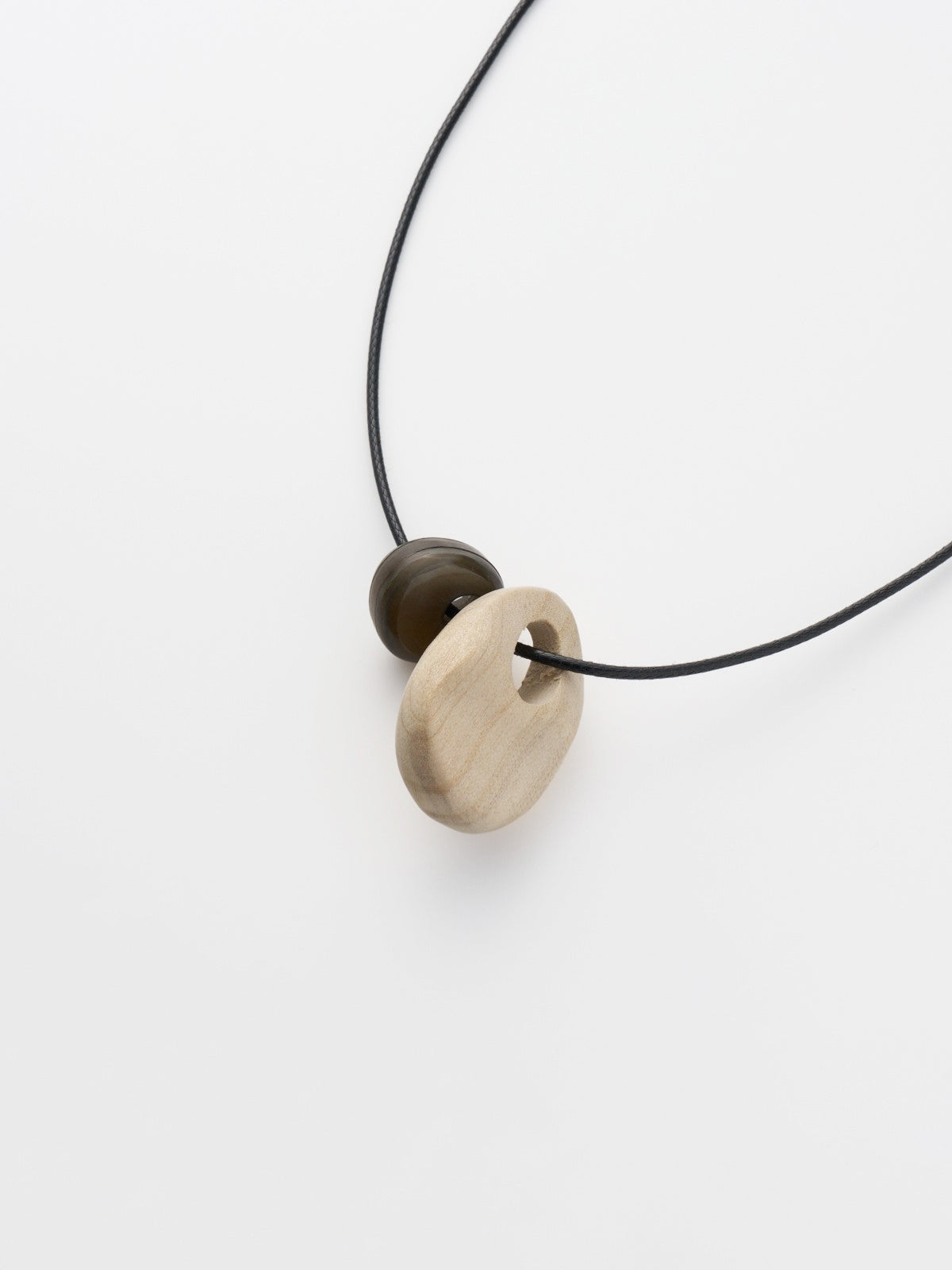 560232 string necklace