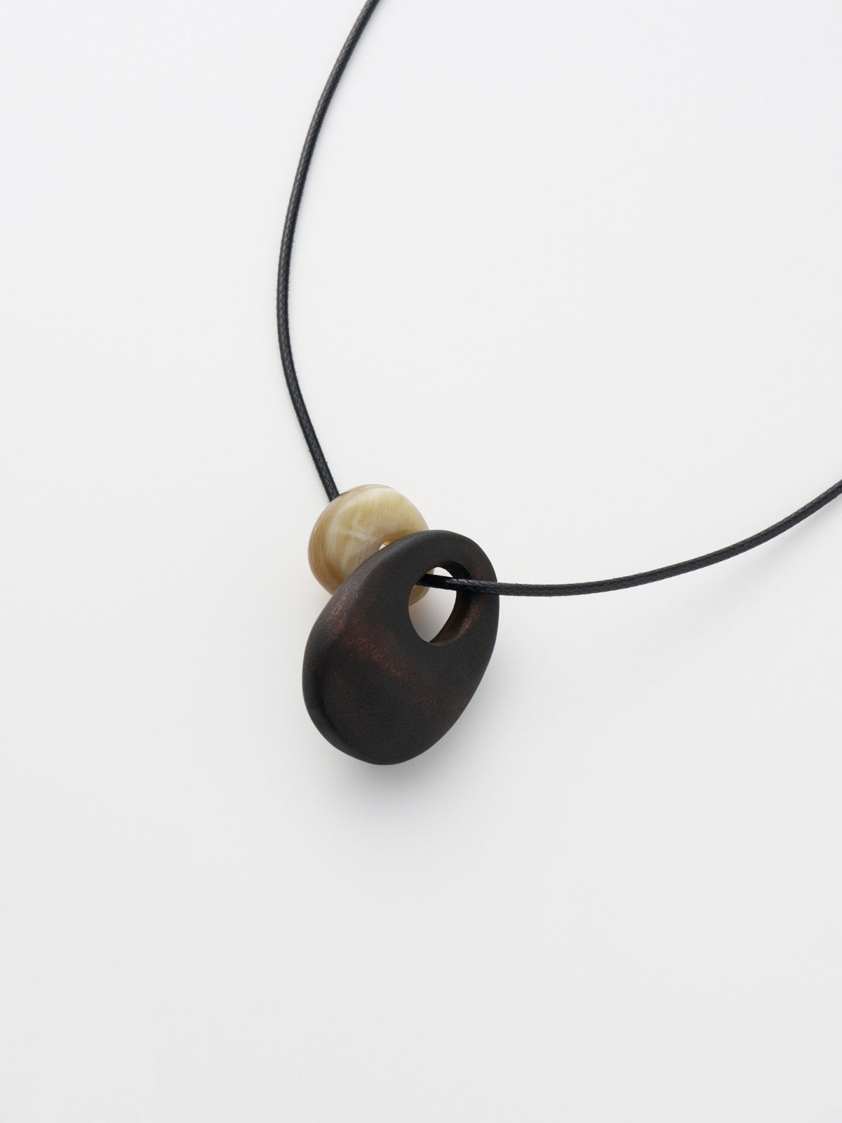 560232 string necklace