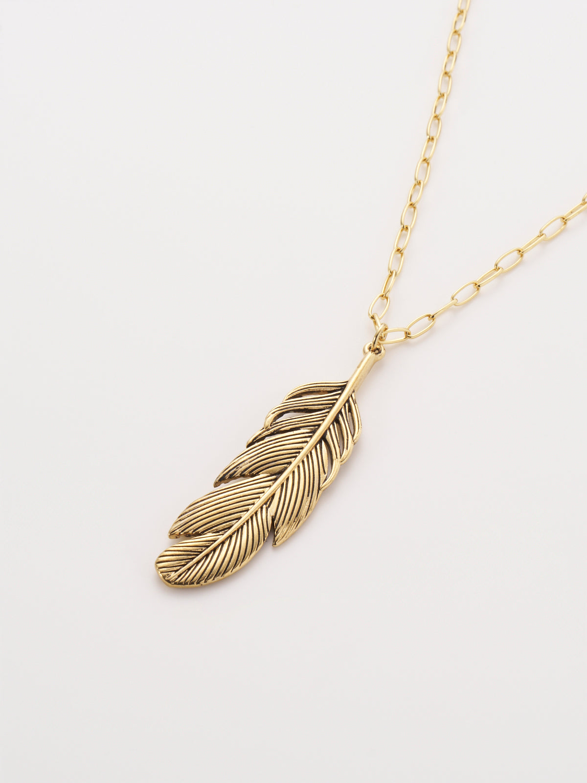 560241 feather necklace