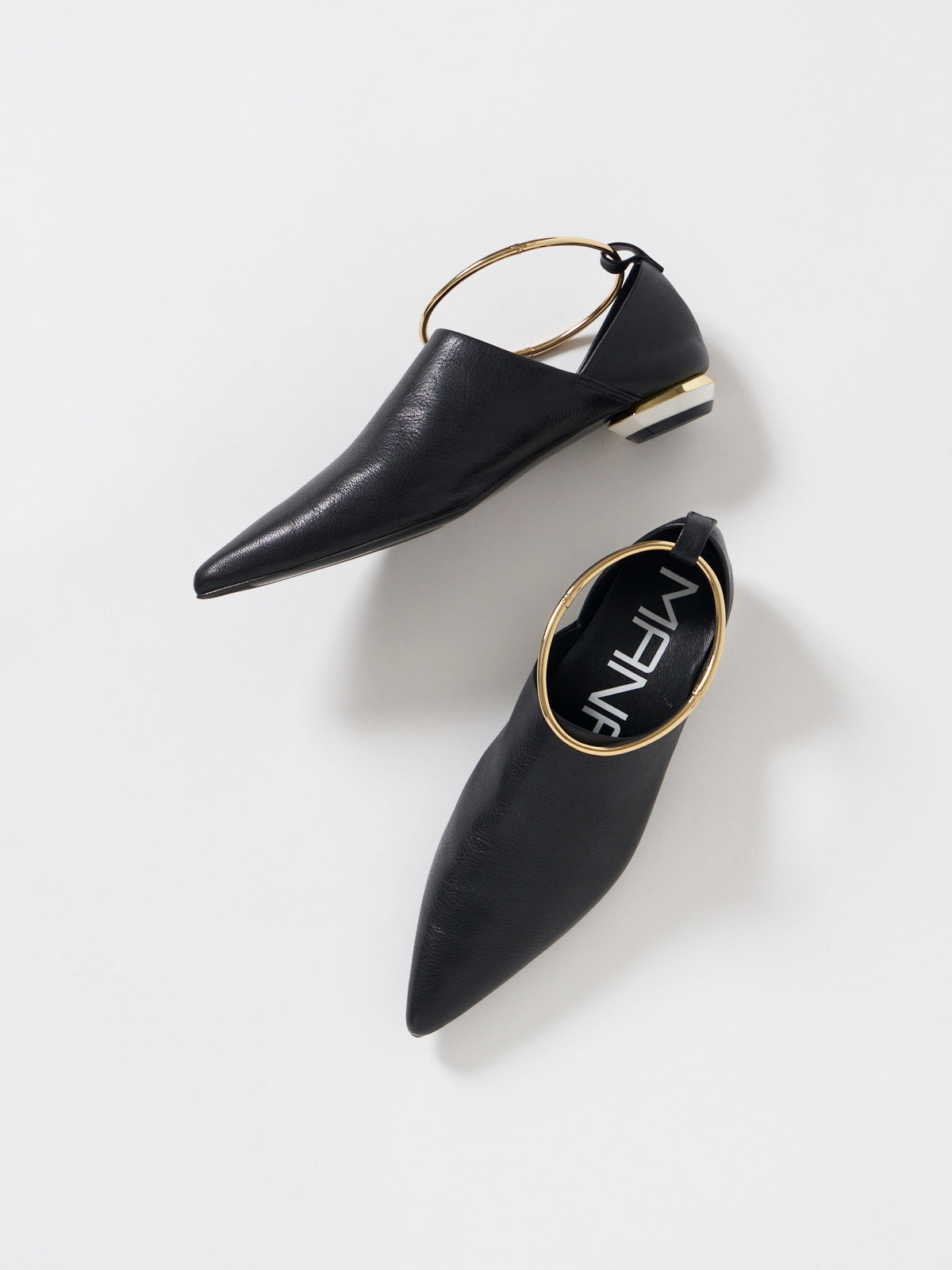 561001 アンクルリングパンプス