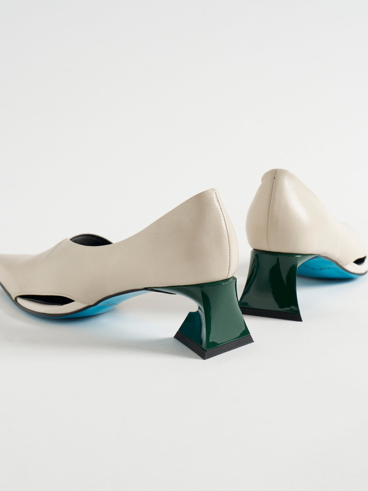 561005 アシメラインパンプス