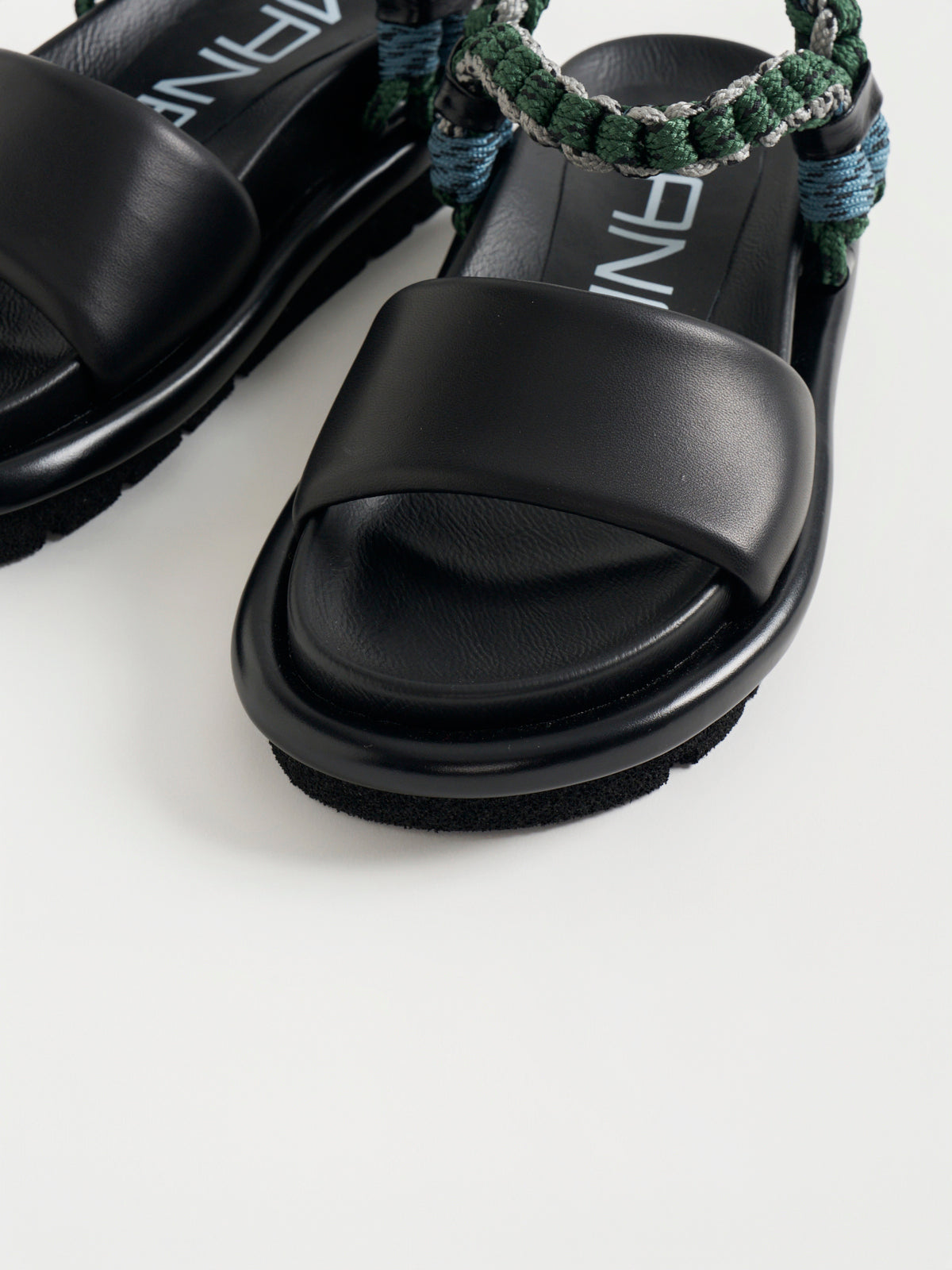 562193 スネークノットサンダル