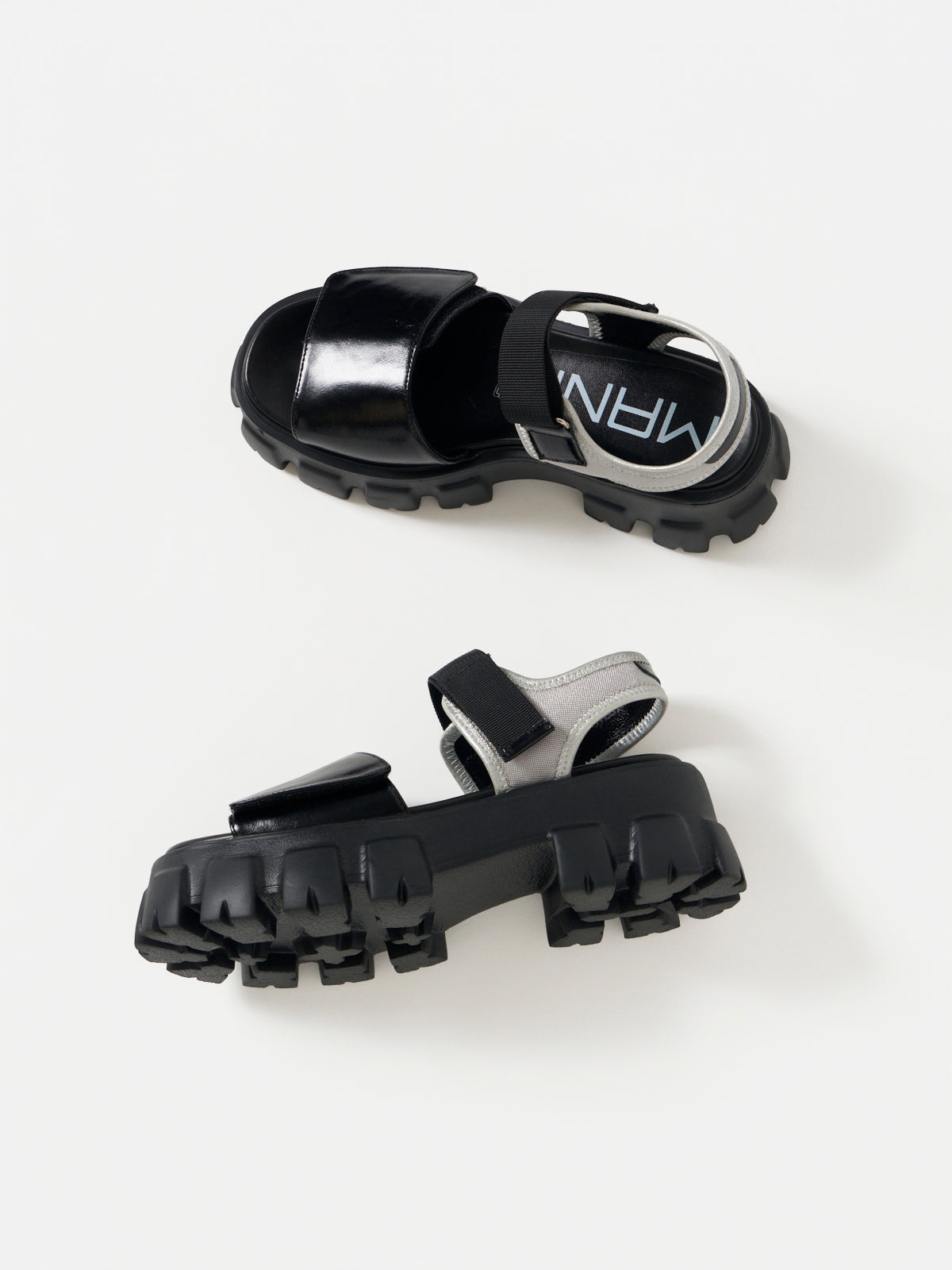 562195 エアリーソールスポーツサンダル