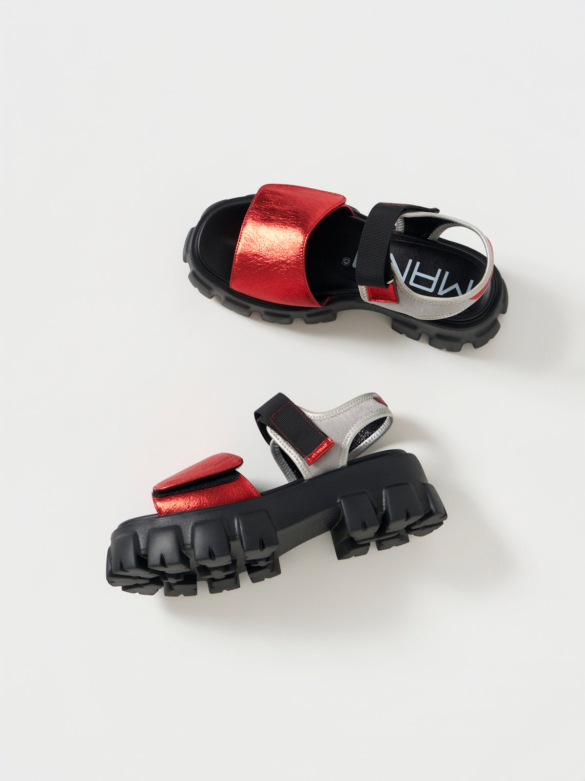 562195 エアリーソールスポーツサンダル