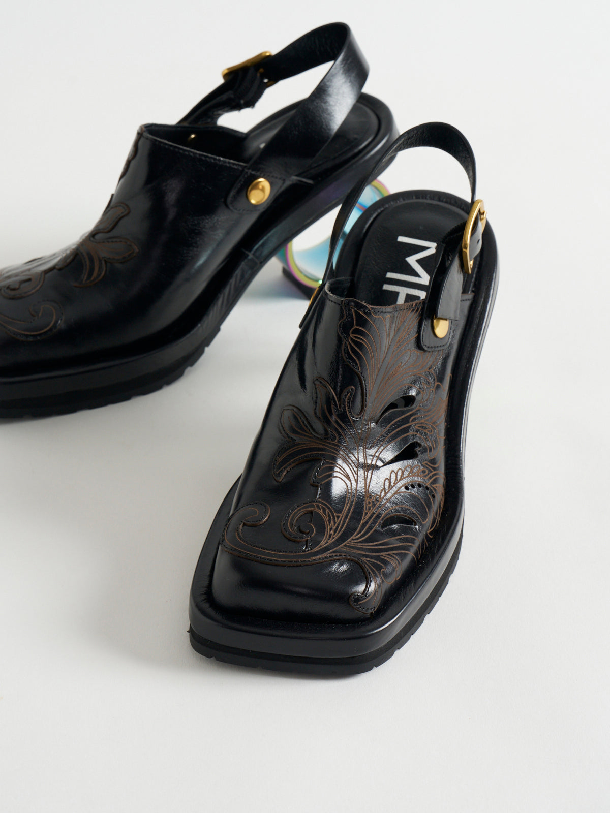 563002 クラフトステッチサークルヒールバックベルト