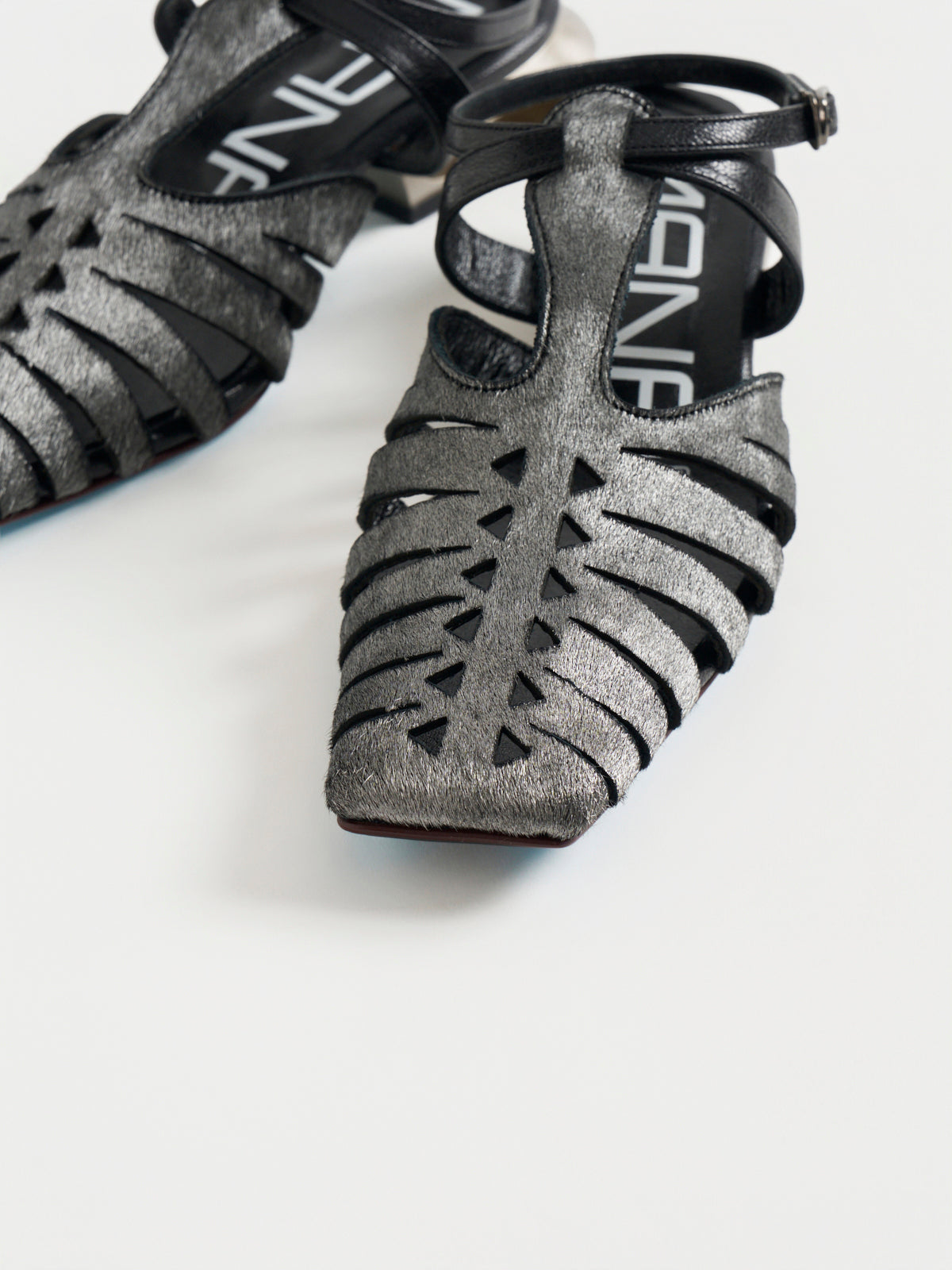 563005 エッジレーザーカットバックベルト