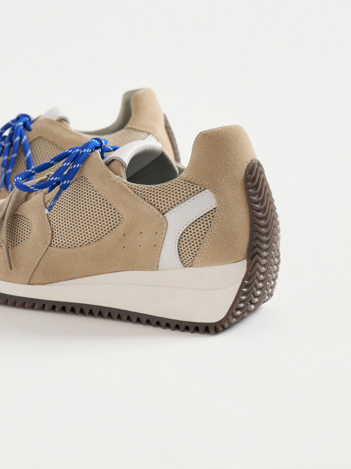 566000 ダブルシューレーススニーカー