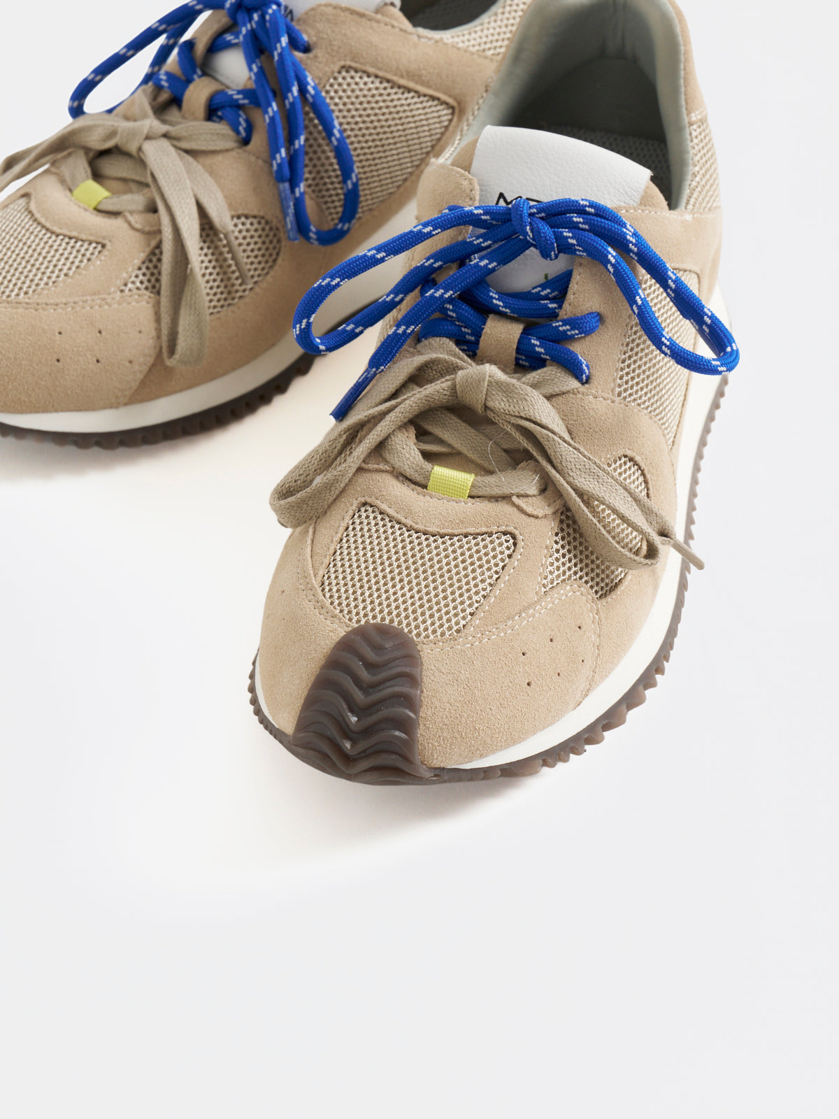 566000 ダブルシューレーススニーカー