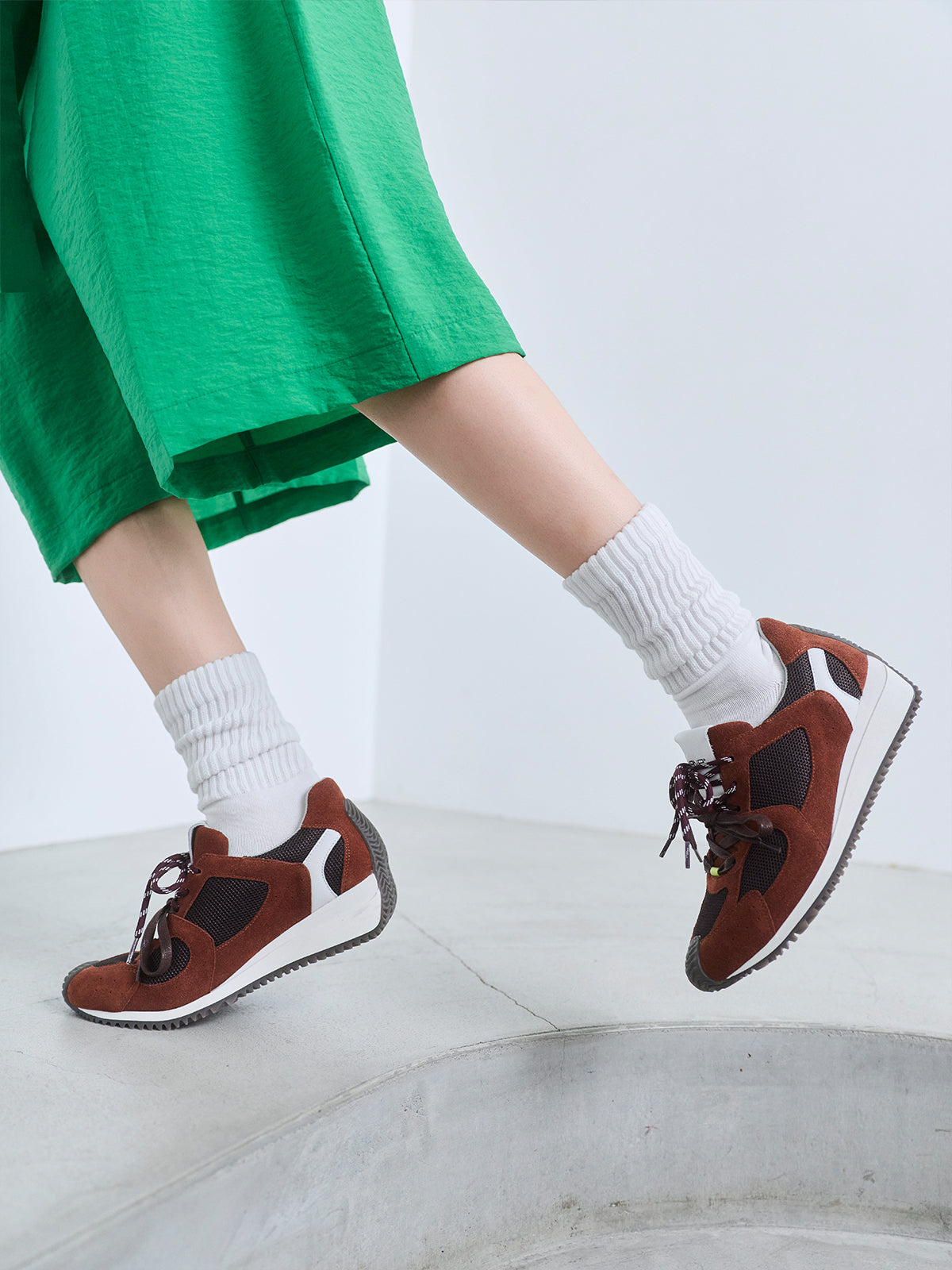 566000 ダブルシューレーススニーカー