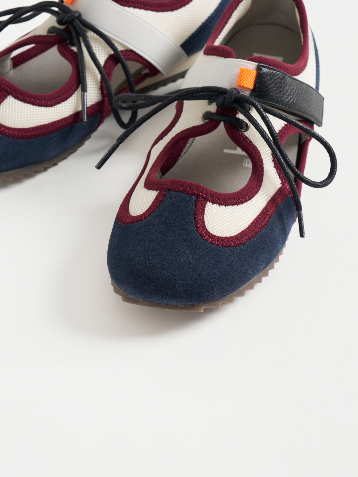 566003 マルチマテリアルローテクスニーカー