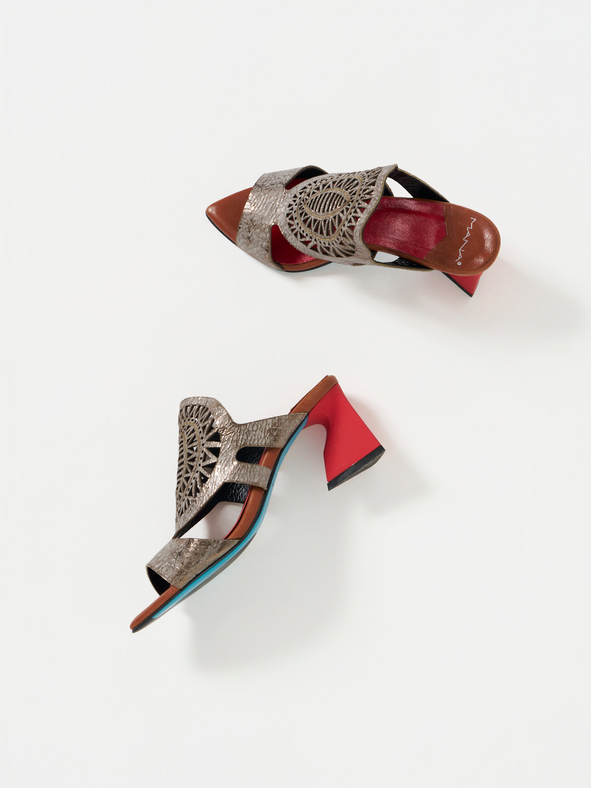 572067 レーザーカットサンダル