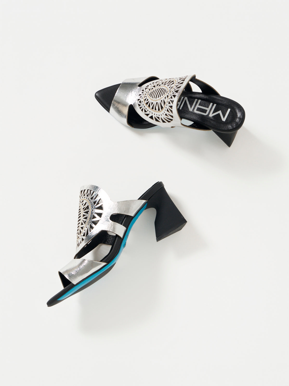 572067 レーザーカットサンダル