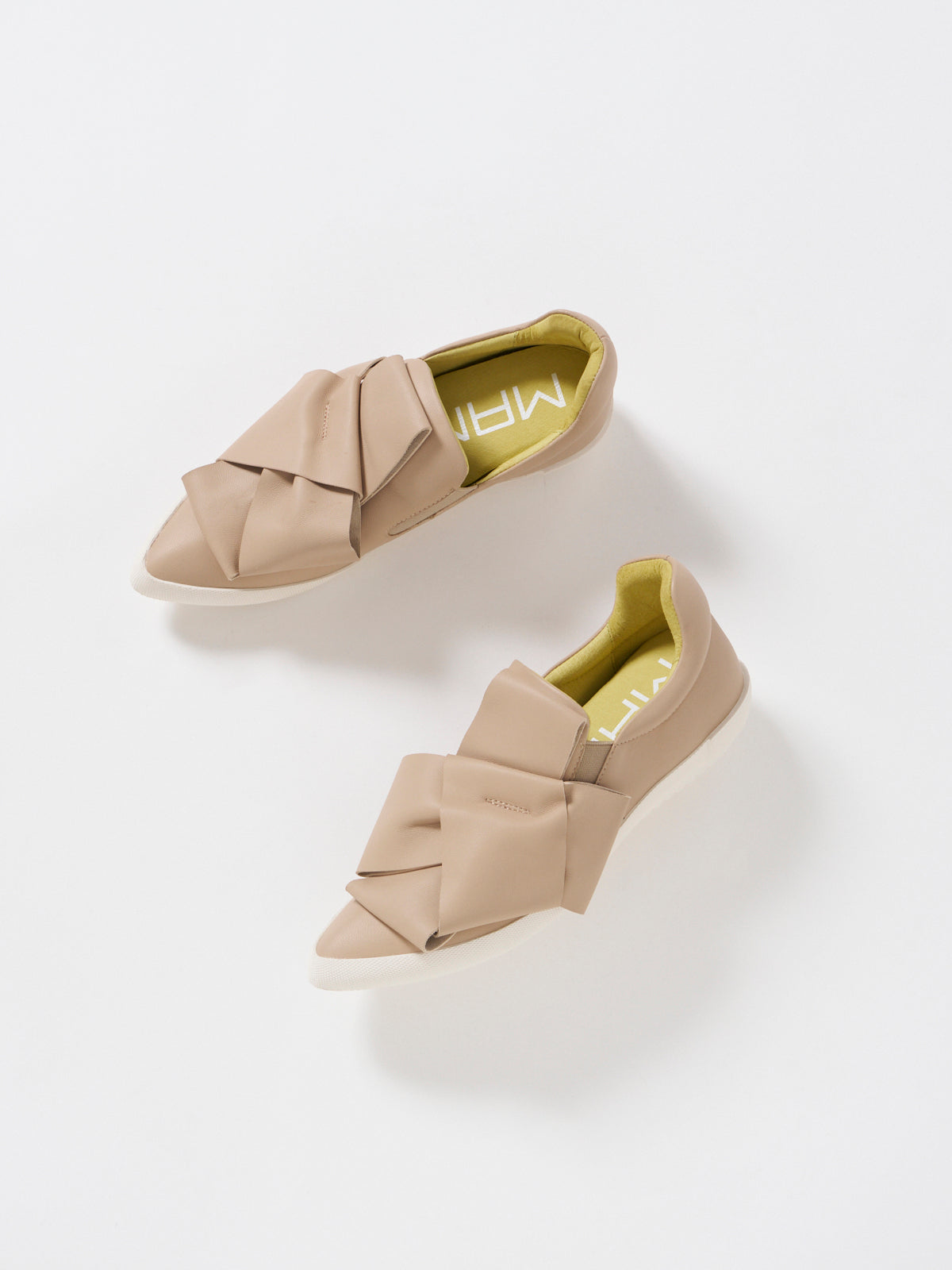 586040 リボンスニーカー