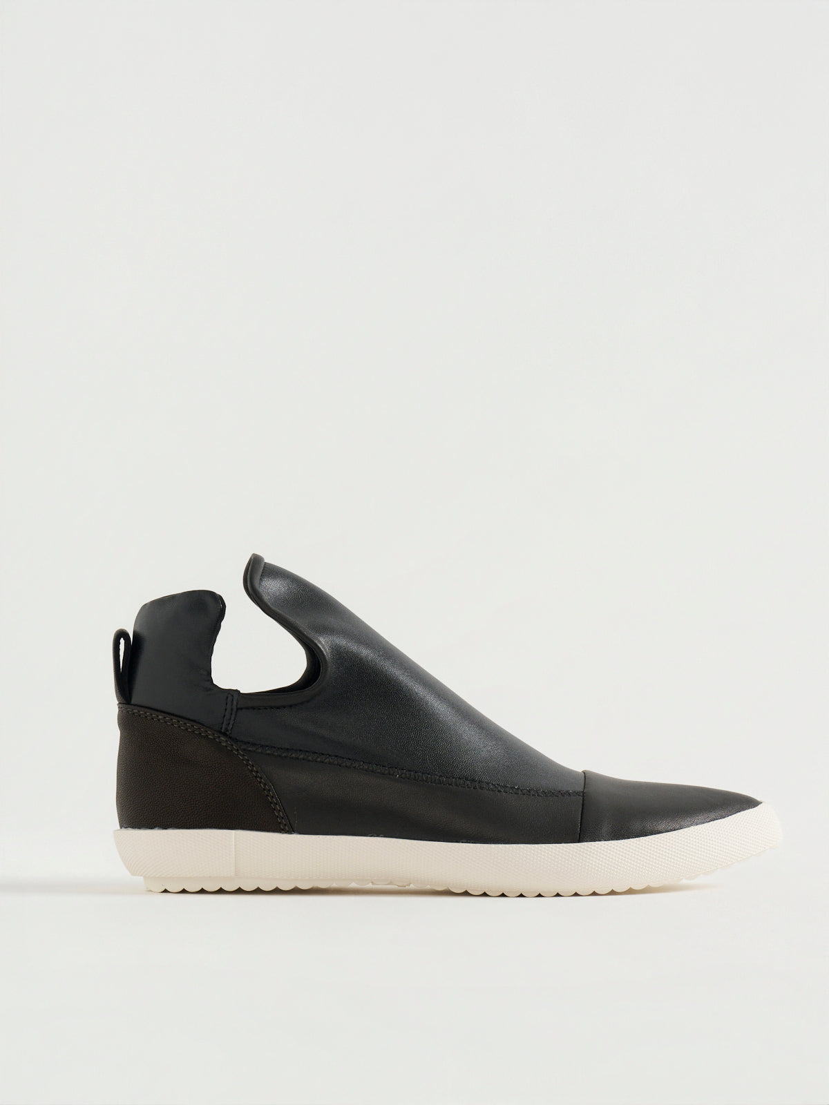 586048 Stretch sneakers