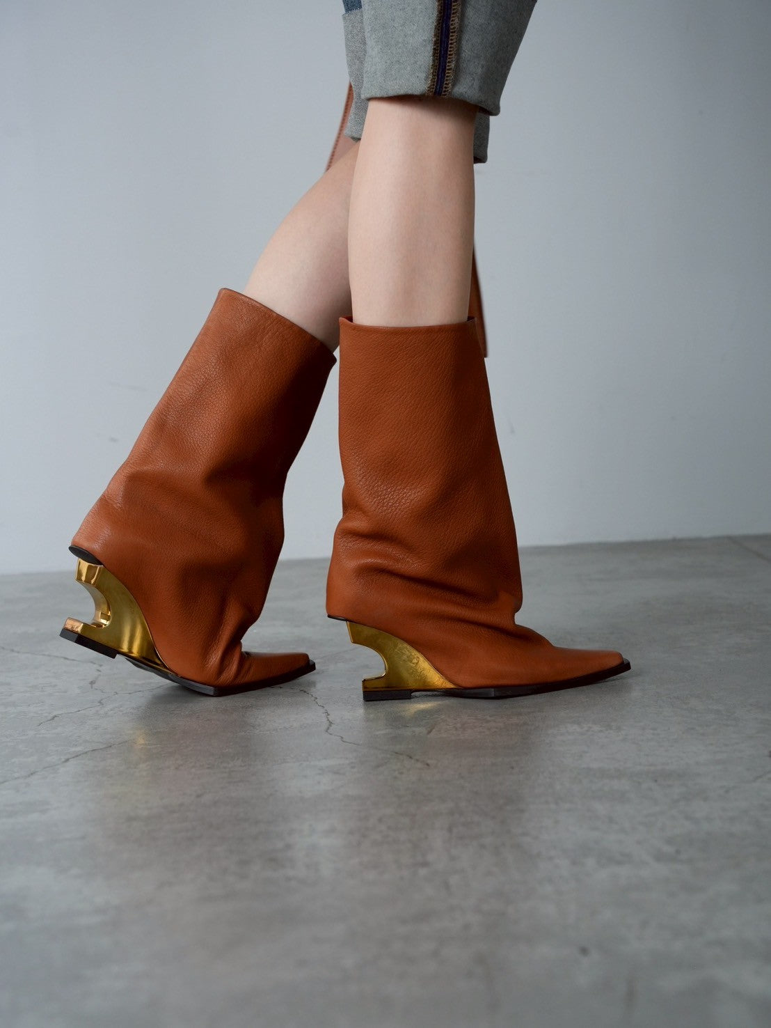 558034 Loose silhouette half boots