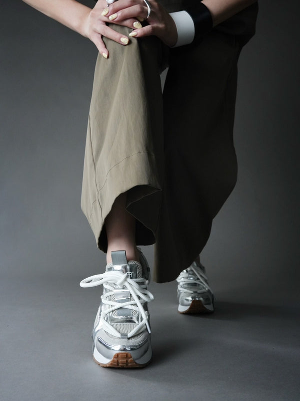 国内初の直営店 SNEAKER – MANA 靴