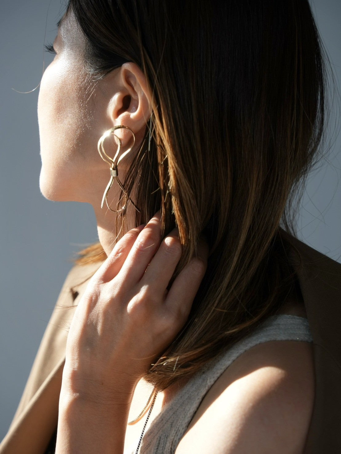 550286 metal ribbon earrings