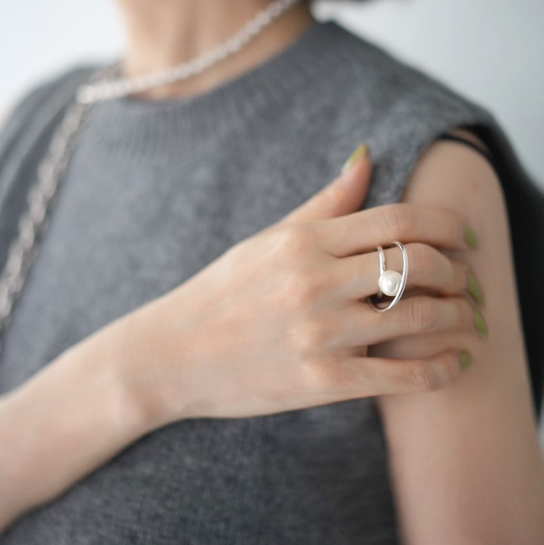 530235 pearl earcuff ring