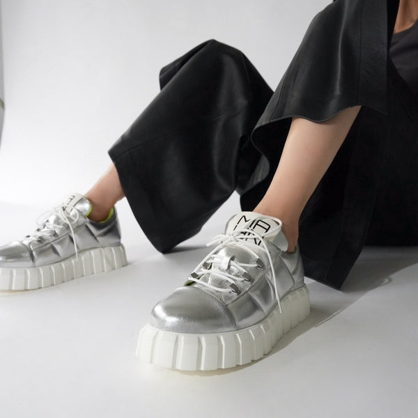 SNEAKER – MANA