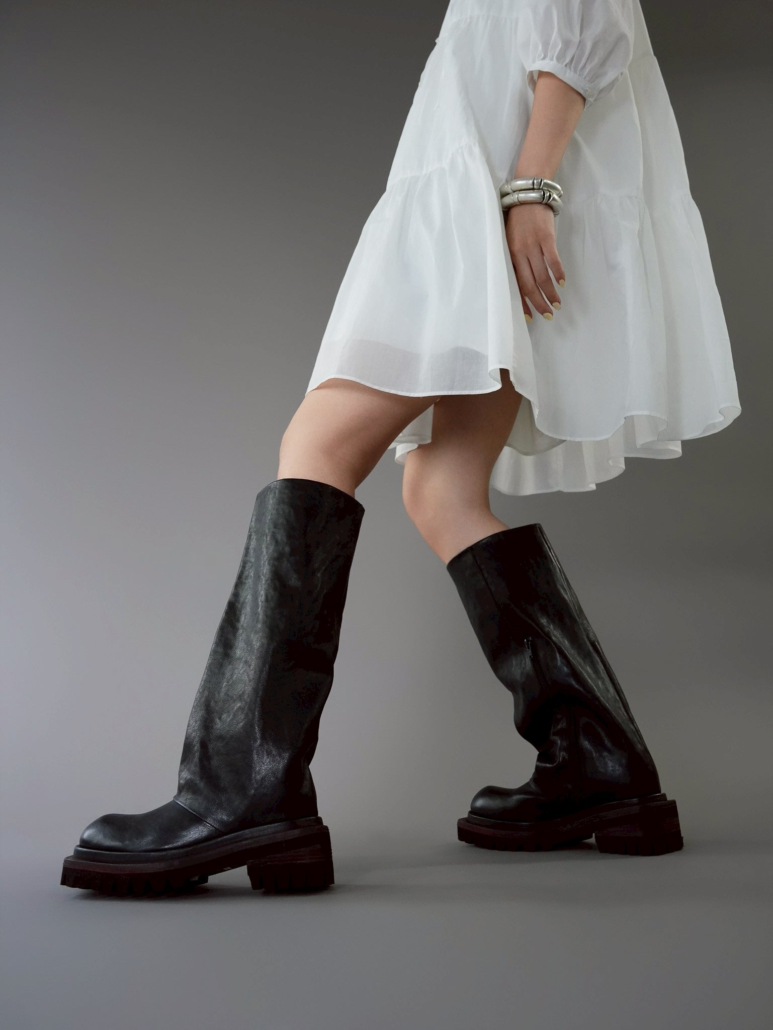 559023 Vintage loose long boots