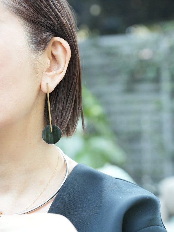 550269 buffalo horn plate earrings