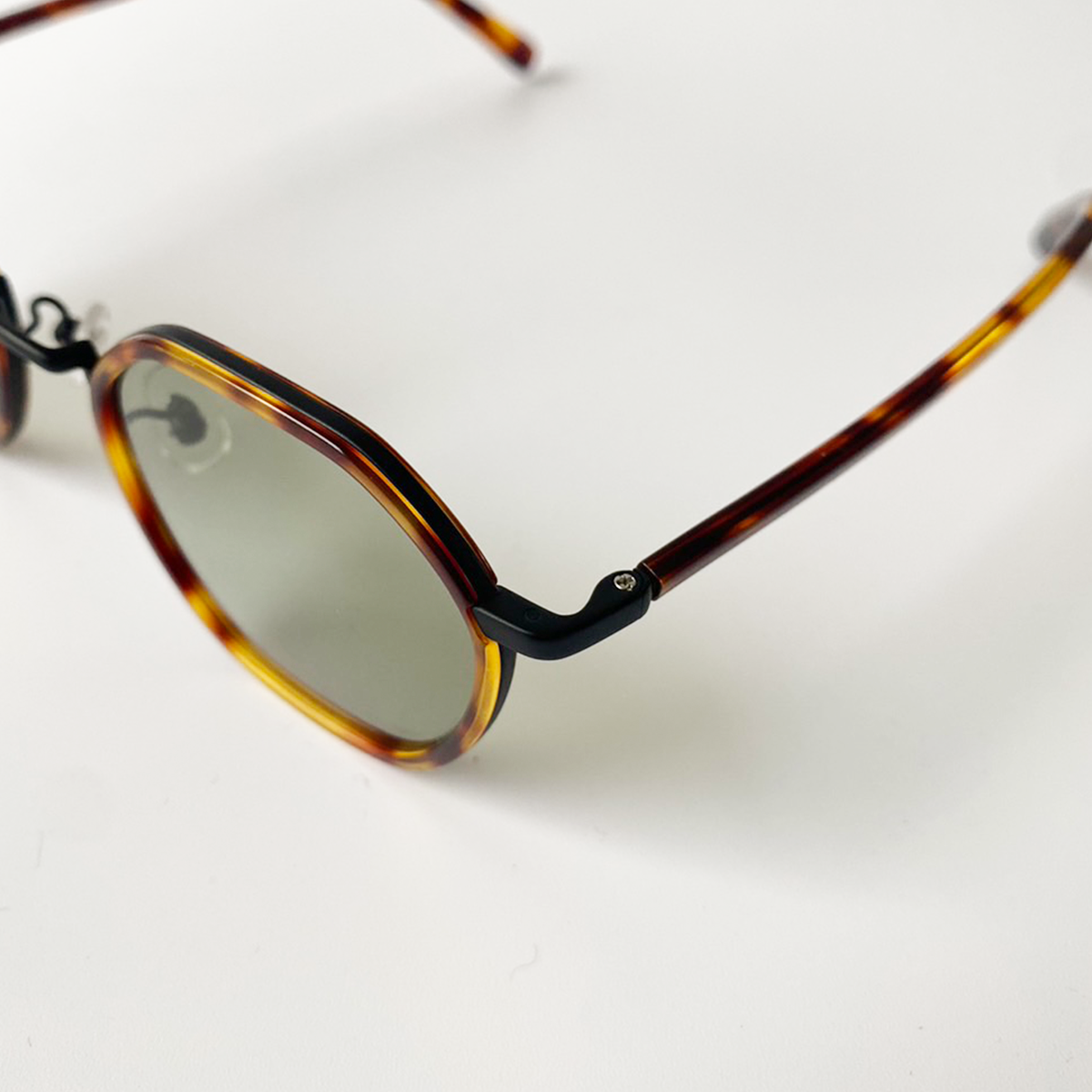 530228＆550273 hexagon sunglasses – MANA